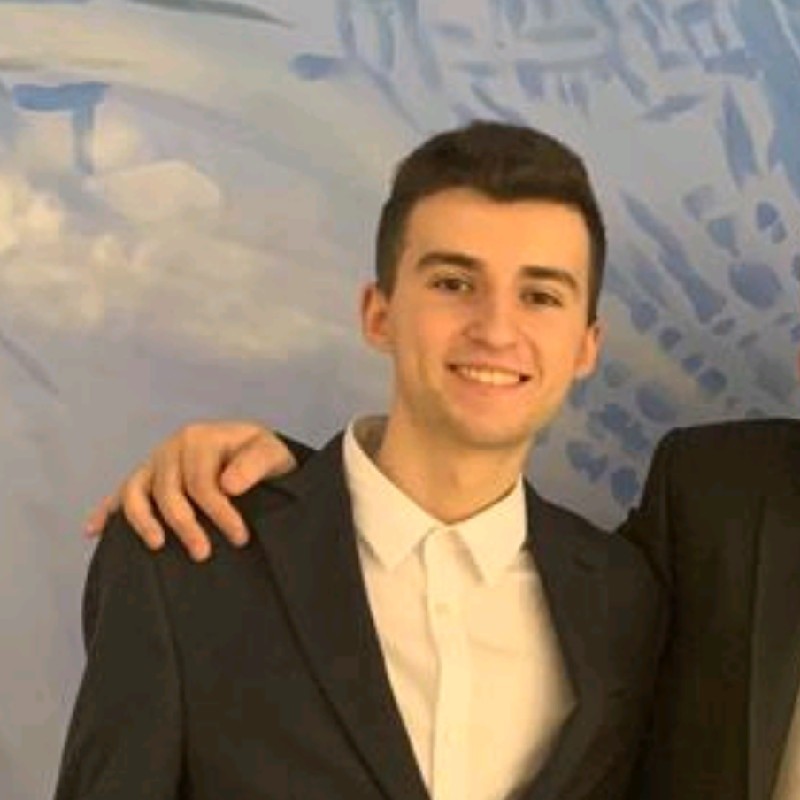 Robert Benavides Gómez  